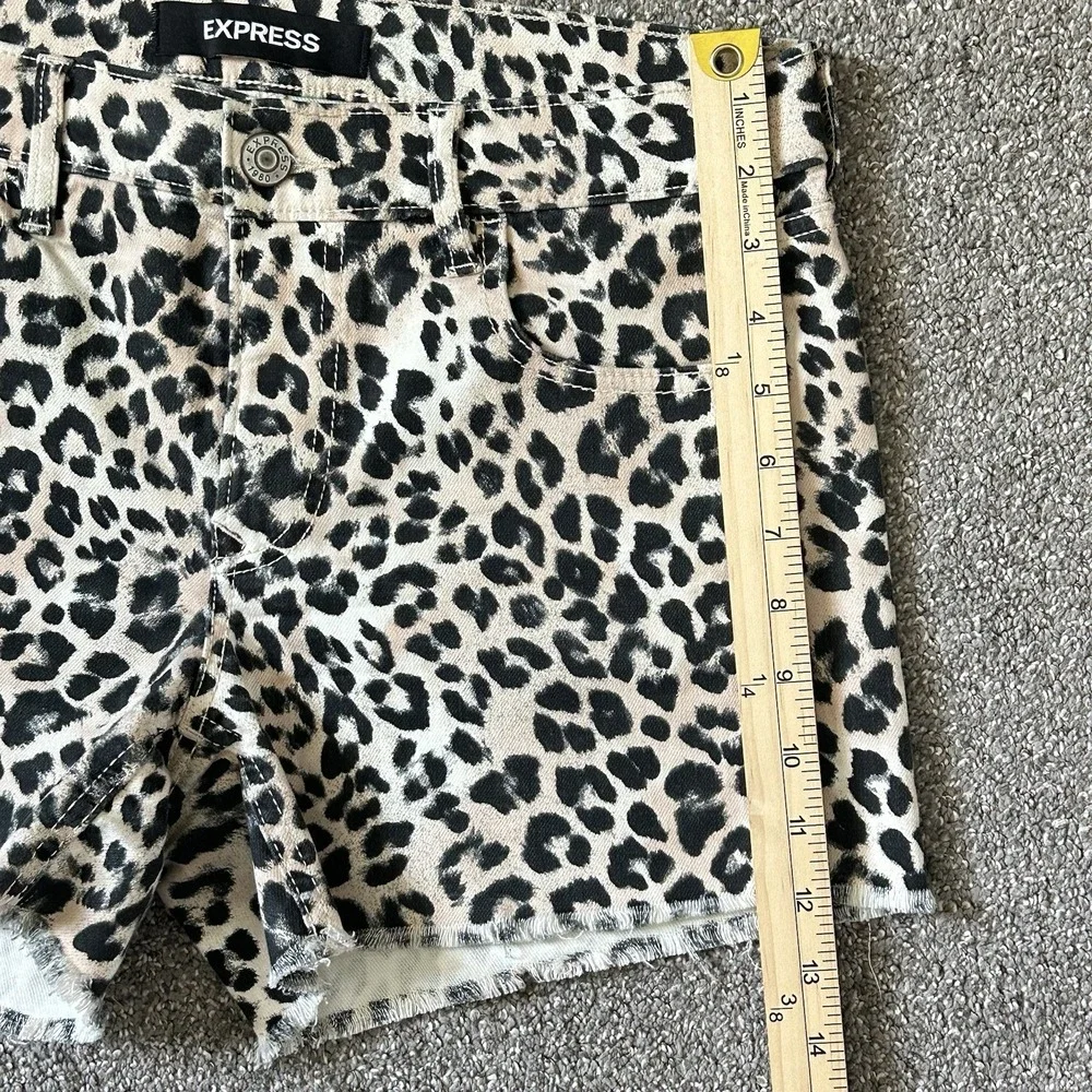 Express Shortie Mid-Rise Shorts Size 8 Leopard Print Stretch+ Raw Hem